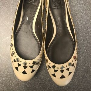 Tory Burch cream leather flats w pierced design